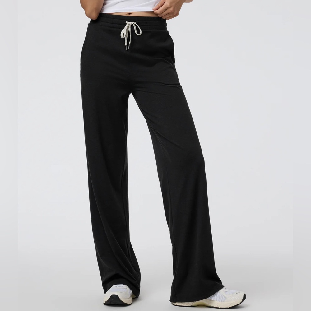 Vuori Halo Essential Wide Leg Pant - Medium
